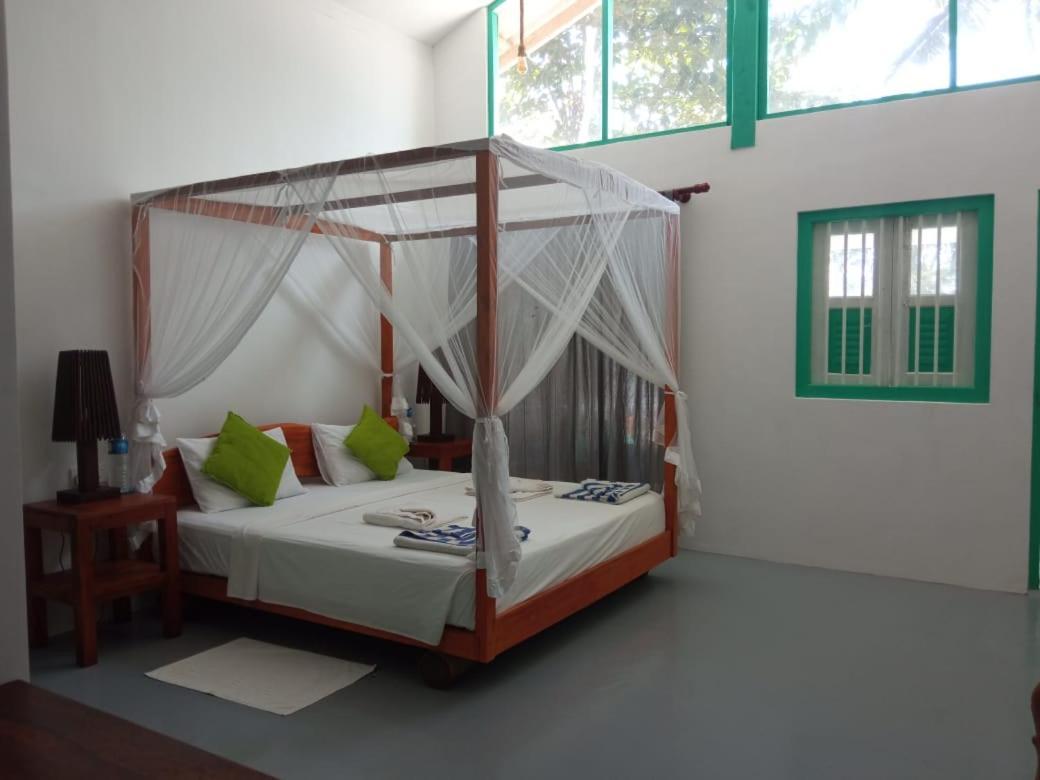 Beach House Kalukatiya - Family Villa, Seaview Room, Garden Room Dikwella Ngoại thất bức ảnh