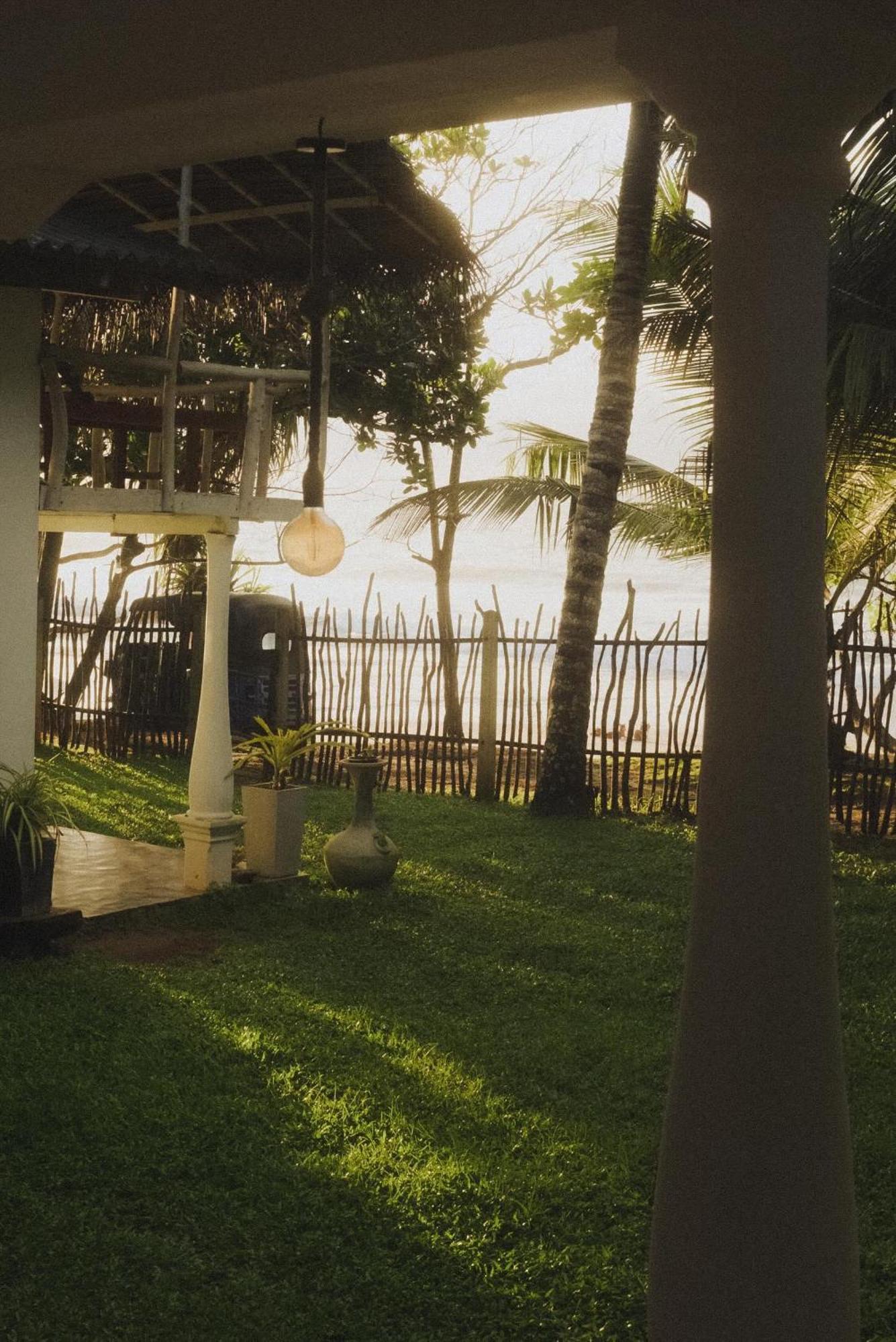Beach House Kalukatiya - Family Villa, Seaview Room, Garden Room Dikwella Ngoại thất bức ảnh